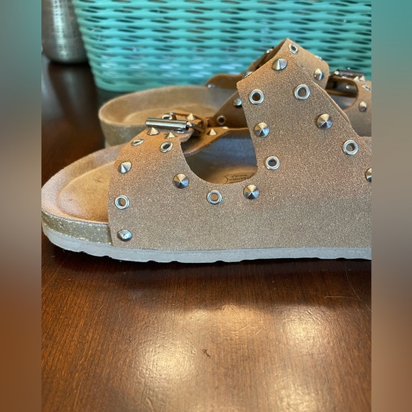 CUSHIONAIRE Women's Landon Cork footbed Sandal with comfort - Picture 6 of 11